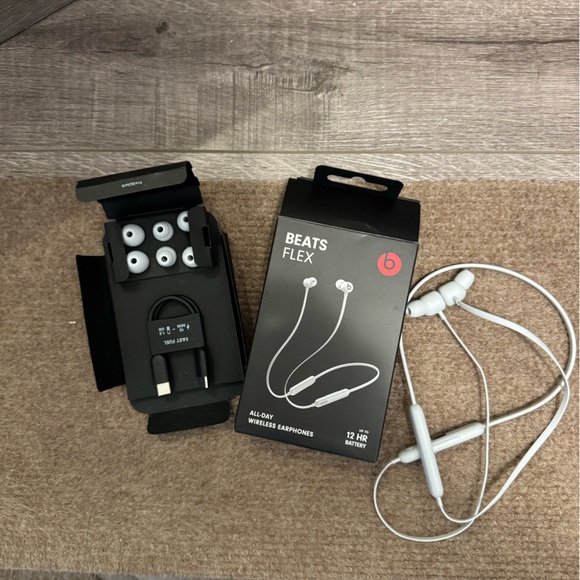 Beats Flex Earphones White with Box and Accessories (tried on once) - Picture 1 of 2
